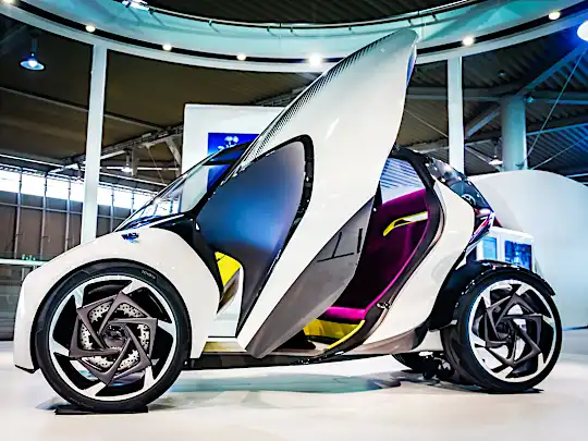 2021 年の小型の 2 人乗りハイブリッドカーの価格は意外かもしれません