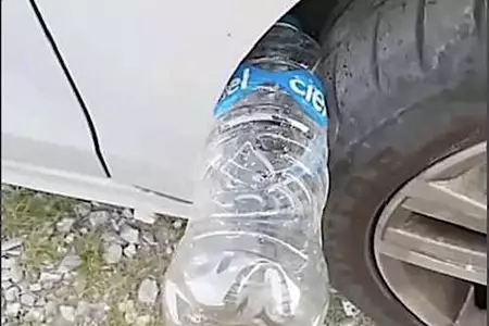 [Gallery] Always Put A Plastic Bottle On Your Tires When Parked, Here's Why