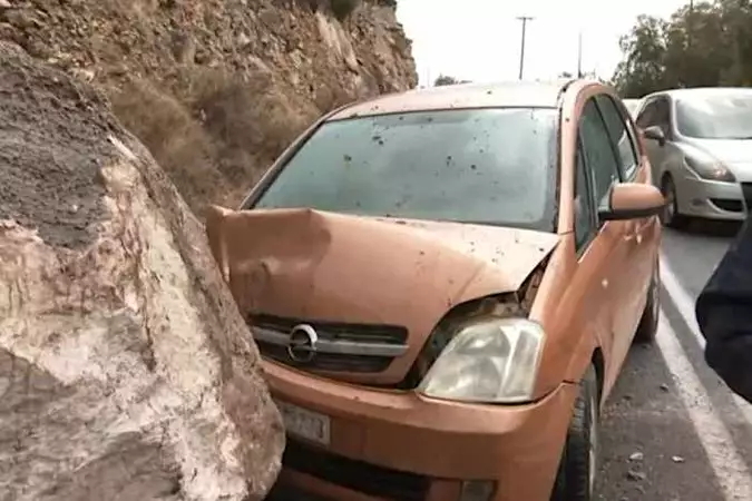 Kακοκαιρία στην Κρήτη: Οδηγός περιγράφει πώς σώθηκε τελευταία στιγμή από πελώριο βράχο