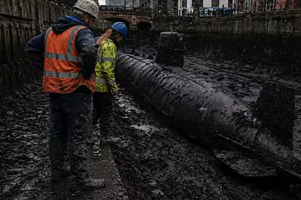Submarine Found in Emptied Canal - Then Maintenance Workers Take a Look Inside