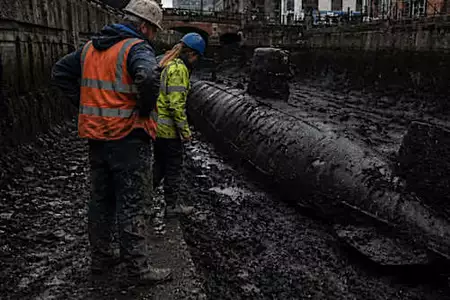 Submarine Found in Emptied Canal - Then Maintenance Workers Take a Look Inside