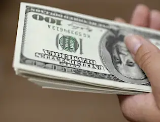 Con solo 200$ en acciones de Amazon puedes generar un segundo salario