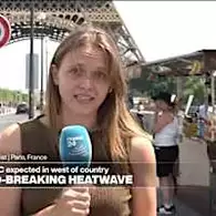 Το Παρίσι ασφυκτιά καθώς ο θανατηφόρος καύσωνας πλήττει τη χώρα