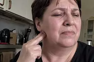 חוקרים נדהמים: מקור הטינטון בכלל לא נמצא באוזן