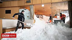 Swiss hotel avalanche clear-up