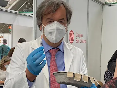 Burioni vaccinatore: "Covid tiè"