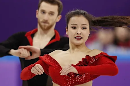【平昌五輪】韓国の女子スケート選手、演技中に衣装はだけかけるハプニング