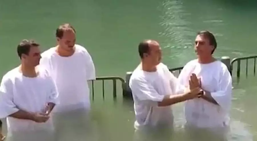 Católico, Bolsonaro investe em pauta evangélica e domina segmento Católico, Bolsonaro investe em pauta evangélica e domina segmento