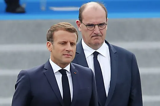 Emmanuel Macron “effaré” par l'attitude de Jean Castex