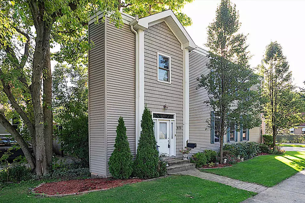 [Pics] This Couple's House Is Only 3-Foot Wide, Here's How It Looks Inside!