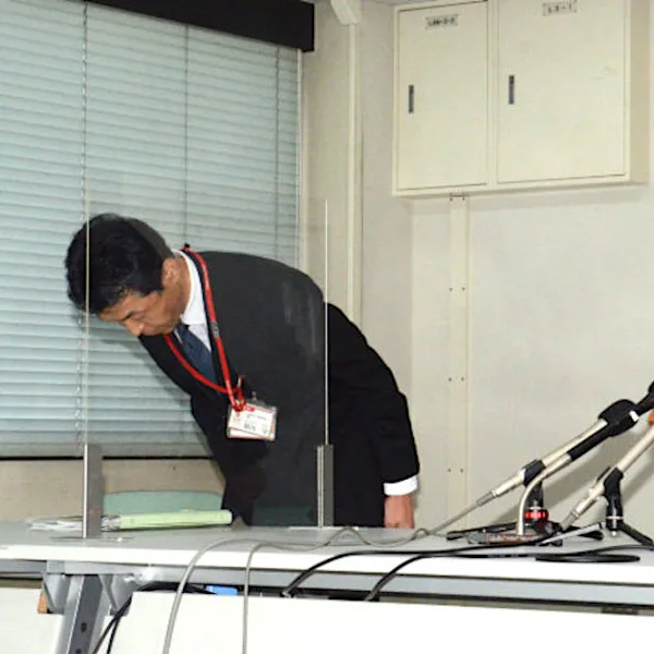 家4軒、車21台購入…元郵便局長、詐取総額は12億円超　調査結果公表