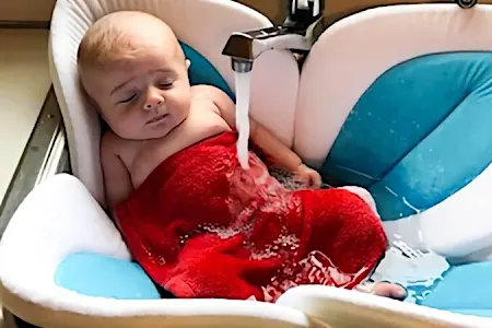 Mom left baby in sink for the whole day - when doctor discovers why he is amazed