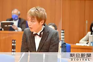 슈퍼 크레이지 군 의원이 첫 질문 육성 섞어 ...