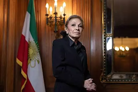 Η χήρα του Σάχη προειδοποιεί ότι ο θάνατος του Χαμενεΐ από μόνος του δεν θα ανατρέψει την Ισλαμική Δημοκρατία