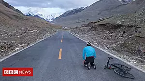 The first cyclist to 'Everest' on Everest
