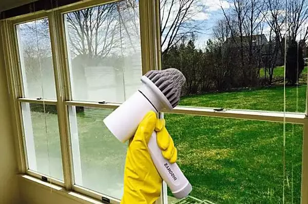 Wer diesen Trick kennt, putzt seine Fenster in 2 Minuten