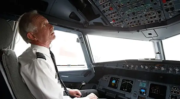 [Fotos] Você sabia que os pilotos de avião não podem ter barba?