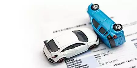 自動車事故で保険を使うと等級は下がる？保険事故と等級制度を解説