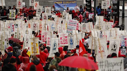 Estados Unidos: 30.000 maestros inician huelga indefinida en Los Ángeles