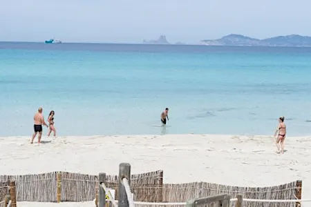 BREAKING: Spain’s Phase 2 Reopens Beaches and Pools as Swimmers on the Costa del Sol and Costa Blanca Rejoice