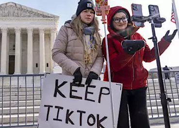 Το Ανώτατο Δικαστήριο των ΗΠΑ επικύρωσε την απαγόρευση του TikTok που είχε προγραμματιστεί να ξεκινήσει την Κυριακή