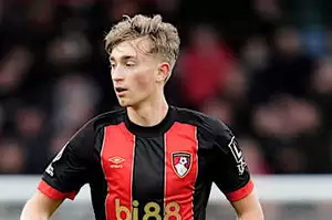 迪恩胡伊森轉會消息：五家英超俱樂部爭相爭奪伯恩茅斯後衛，皇家馬德里和拜仁慕尼黑都對此感興趣