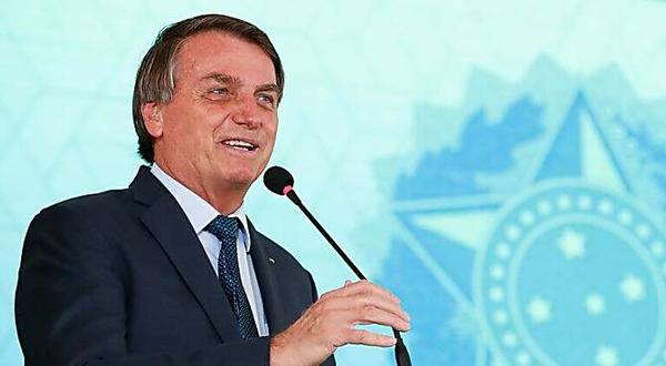 Estadão faz “contas” para saída de Bolsonaro e web tira sarro