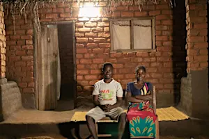 Πώς το πρώτο πλήρως ηλιακό χωριό του Μαλάουι έγινε φάρος για την πρόσβαση στην ενέργεια