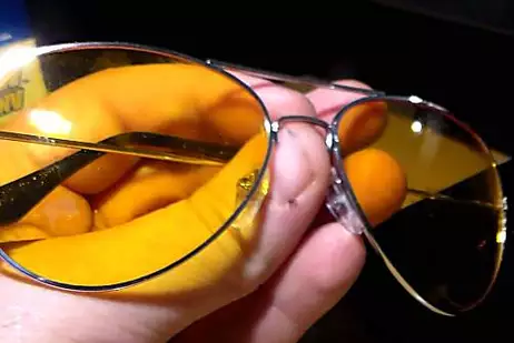 Κάθε οδηγός στην Ελλάδα πρέπει να έχει αυτά τα γυαλιά οδήγησης νύχτας που το καθιστούν ασφαλές να οδηγήσει ξανά