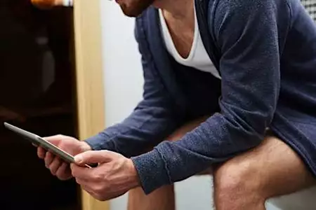 Γιατί δεν πρέπει να καθόμαστε στην τουαλέτα για πάνω από 10 λεπτά - Οι ειδικοί εξηγούν Γιατί δεν πρέπει να καθόμαστε στην τουαλέτα για πάνω από 10 λεπτά - Οι ειδικοί εξηγούν