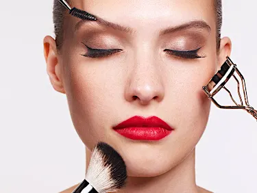 The Right Way to Put On All Your Makeup The Right Way to Put On All Your Makeup