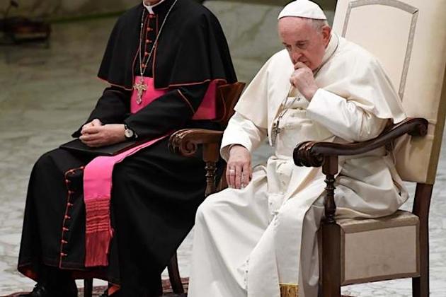 Vatican: le secrétaire de Benoît XVI écarté de l'entourage du pape François