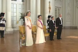 皇后さまはレースのドレスとティアラ姿　両陛下がベルギーで晩餐会出席　天皇陛下「四世代にわたるご縁に近しさを感じています」