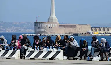 « En Sicile, l’été, je rencontre des migrants qui me ressemblent trait pour trait »