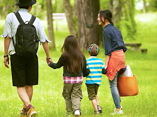 キャンプ帰りとは思えない優雅な家族の秘密とは？
