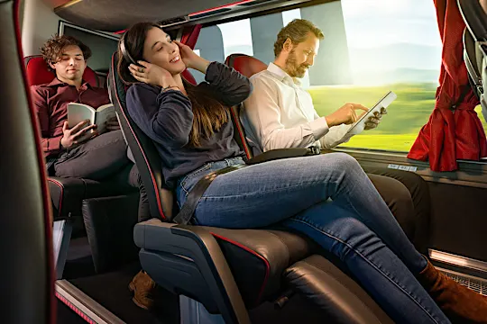 Scendere dal bus senza sgranchirsi, per un viaggio all’insegna del comfort. Scendere dal bus senza sgranchirsi, per un viaggio all’insegna del comfort.