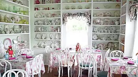 A English-Pakistani tea room in Florida 