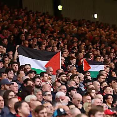 Η Λίβερπουλ αφαιρεί τη σημαία των δολοφονημένων Ισραηλινών, επιτρέπει την παλαιστινιακή σημαία
