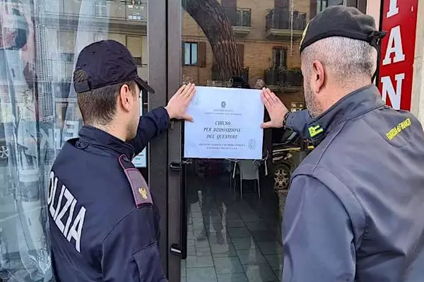 1143€ per una frittura e quattro fiorentine, turisti chiamano finanzieri - La titolare: "Con noi si paga..."