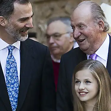 Το σύντομο ταξίδι του εξόριστου πρώην βασιλιά της Ισπανίας στο σπίτι προκαλεί ταραχές