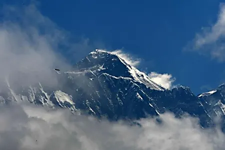 Ο αμερικανός ορειβάτης πεθαίνει από την κορυφή του βουνού Everest