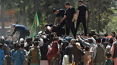 Talibanes piden calma en Kabul tras huida del presidente | Video