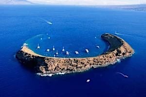 [Pics] Forbidden Hawaiian Island Was Actually Photographed