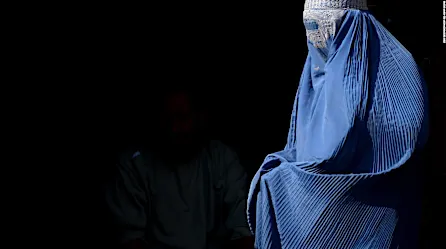 5 cosas que los talibanes le han prohibido a las mujeres