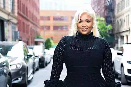 Lizzo Trims Another $1 Million off Her Beverly Hills Mansion
