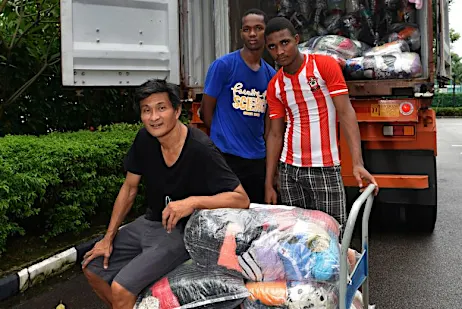 Αλλάζει τη ζωή μου: Από την εταιρική ζούγκλα μέχρι την φιλανθρωπική δουλειά στην Αφρική Αλλάζει τη ζωή μου: Από την εταιρική ζούγκλα μέχρι την φιλανθρωπική δουλειά στην Αφρική