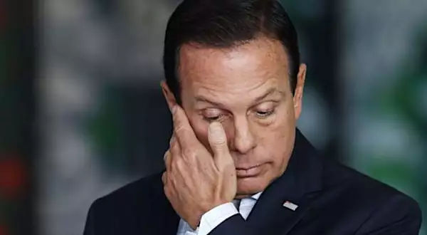 Doria tenta ‘lacrar’ com charge de Bolsonaro, erra e se desculpa