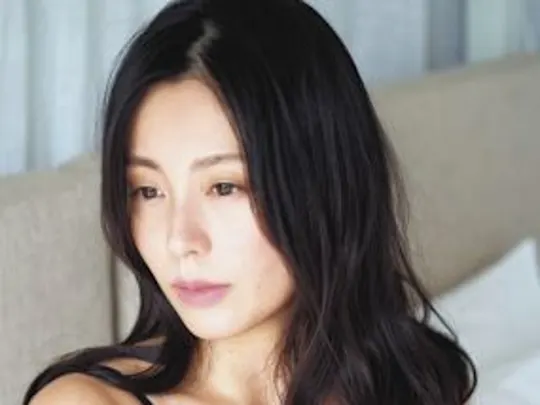 本仮屋ユイカ「コンプレックスの胸がたわわに実りました」　最高傑作の写真集と自画自賛