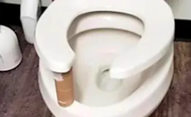 [Photos] Always Place a Toilet Paper Roll Under the Toilet Seat at Night, Here's Why