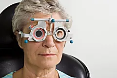 Early Signs & Symptoms Of Macular Degeneration To Look Out For (Write These Down)